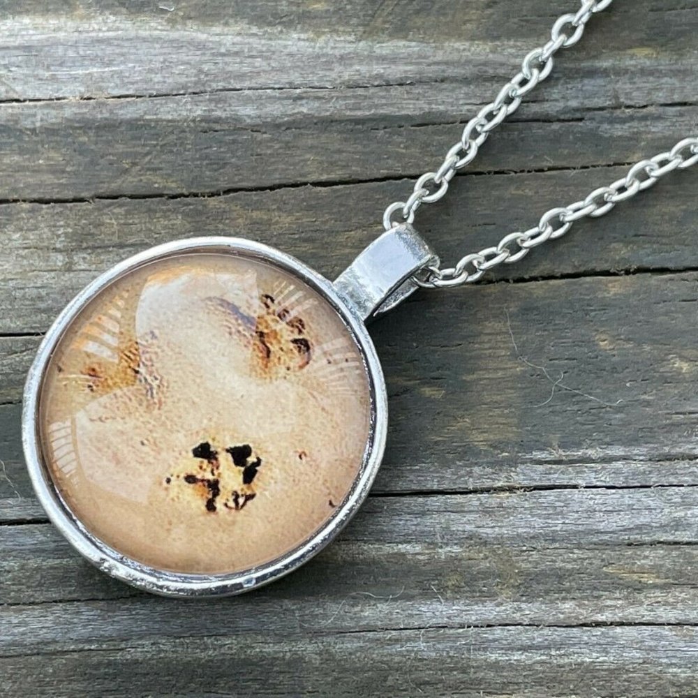 Fashion Necklace Foot on Beach Sand Photo Glasses Pendant Silver Tone Chain